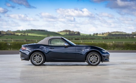 2021 Mazda MX-5 Sport Venture Side Wallpapers  450x275 (127)