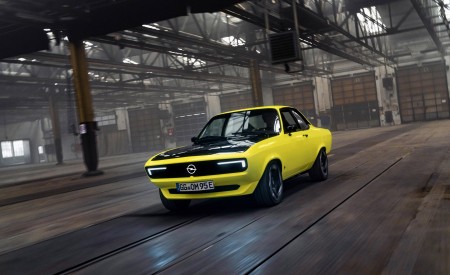 2021 Opel Manta GSe ElektroMOD Concept Front Three-Quarter Wallpapers 450x275 (2)