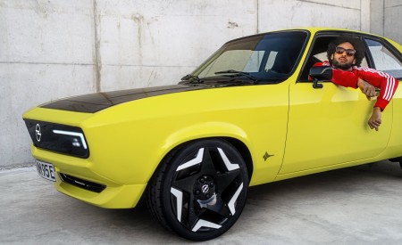 2021 Opel Manta GSe ElektroMOD Concept Front Three-Quarter Wallpapers 450x275 (15)