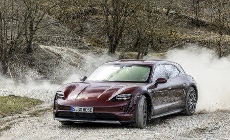 2021 Porsche Taycan 4 Cross Turismo (Color: Cherry Metallic) Front Three-Quarter Wallpapers 450x275 (150)