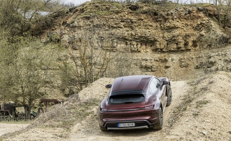 2021 Porsche Taycan 4 Cross Turismo (Color: Cherry Metallic) Off-Road Wallpapers 450x275 (168)
