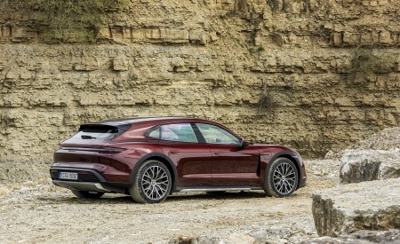 2021 Porsche Taycan 4 Cross Turismo (Color: Cherry Metallic) Rear Three-Quarter Wallpapers 450x275 (172)
