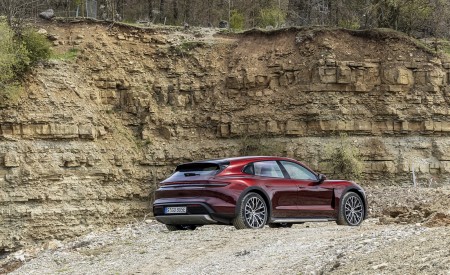 2021 Porsche Taycan 4 Cross Turismo (Color: Cherry Metallic) Rear Three-Quarter Wallpapers 450x275 (173)