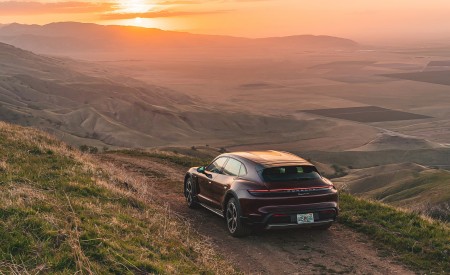 2021 Porsche Taycan 4 Cross Turismo (Color: Cherry Red) Rear Three-Quarter Wallpapers 450x275 (60)