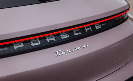 2021 Porsche Taycan 4 Cross Turismo (Color: Frozen Berry Metallic) Badge Wallpapers 450x275 (136)