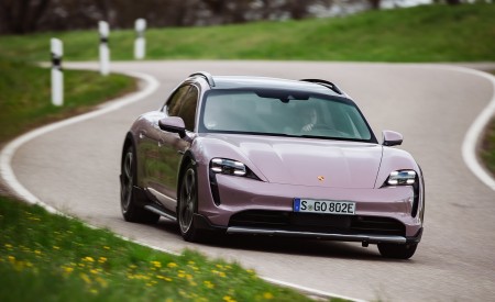 2021 Porsche Taycan 4 Cross Turismo (Color: Frozen Berry Metallic) Front Three-Quarter Wallpapers 450x275 (110)