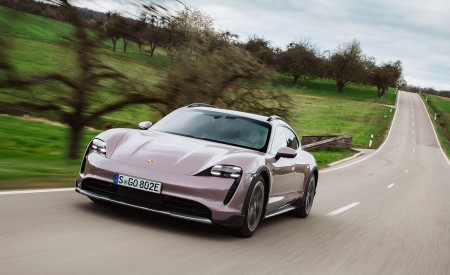 2021 Porsche Taycan 4 Cross Turismo (Color: Frozen Berry Metallic) Front Wallpapers 450x275 (117)