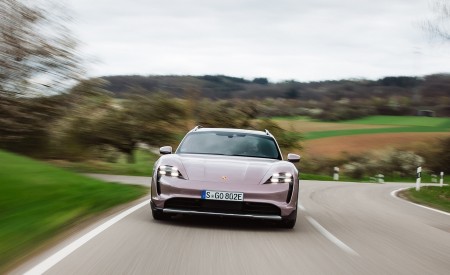 2021 Porsche Taycan 4 Cross Turismo (Color: Frozen Berry Metallic) Front Wallpapers 450x275 (121)