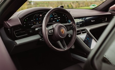 2021 Porsche Taycan 4 Cross Turismo (Color: Frozen Berry Metallic) Interior Detail Wallpapers 450x275 (142)