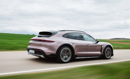 2021 Porsche Taycan 4 Cross Turismo (Color: Frozen Berry Metallic) Rear Three-Quarter Wallpapers 450x275 (122)