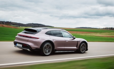 2021 Porsche Taycan 4 Cross Turismo (Color: Frozen Berry Metallic) Rear Three-Quarter Wallpapers 450x275 (123)