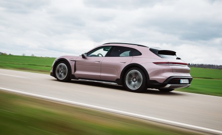 2021 Porsche Taycan 4 Cross Turismo (Color: Frozen Berry Metallic) Rear Three-Quarter Wallpapers 450x275 (119)