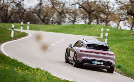 2021 Porsche Taycan 4 Cross Turismo (Color: Frozen Berry Metallic) Rear Wallpapers 450x275 (125)