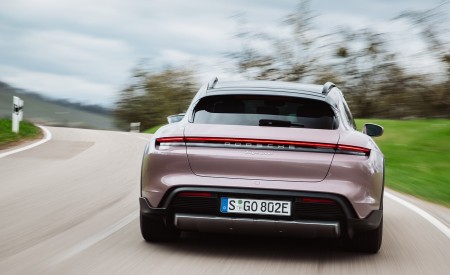 2021 Porsche Taycan 4 Cross Turismo (Color: Frozen Berry Metallic) Rear Wallpapers 450x275 (126)