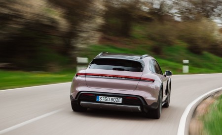 2021 Porsche Taycan 4 Cross Turismo (Color: Frozen Berry Metallic) Rear Wallpapers 450x275 (115)