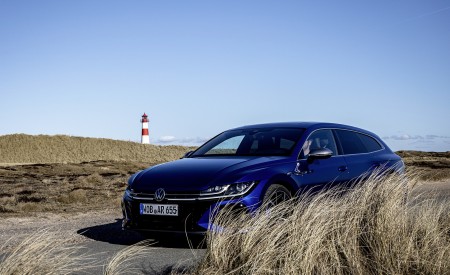 2021 Volkswagen Arteon R Shooting Brake Front Three-Quarter Wallpapers 450x275 (27)