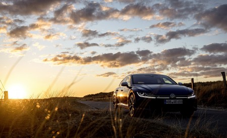 2021 Volkswagen Arteon R Shooting Brake Front Wallpapers  450x275 (20)