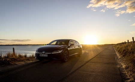 2021 Volkswagen Arteon R Shooting Brake Front Wallpapers 450x275 (21)