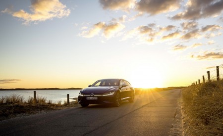 2021 Volkswagen Arteon R Shooting Brake Front Wallpapers 450x275 (24)