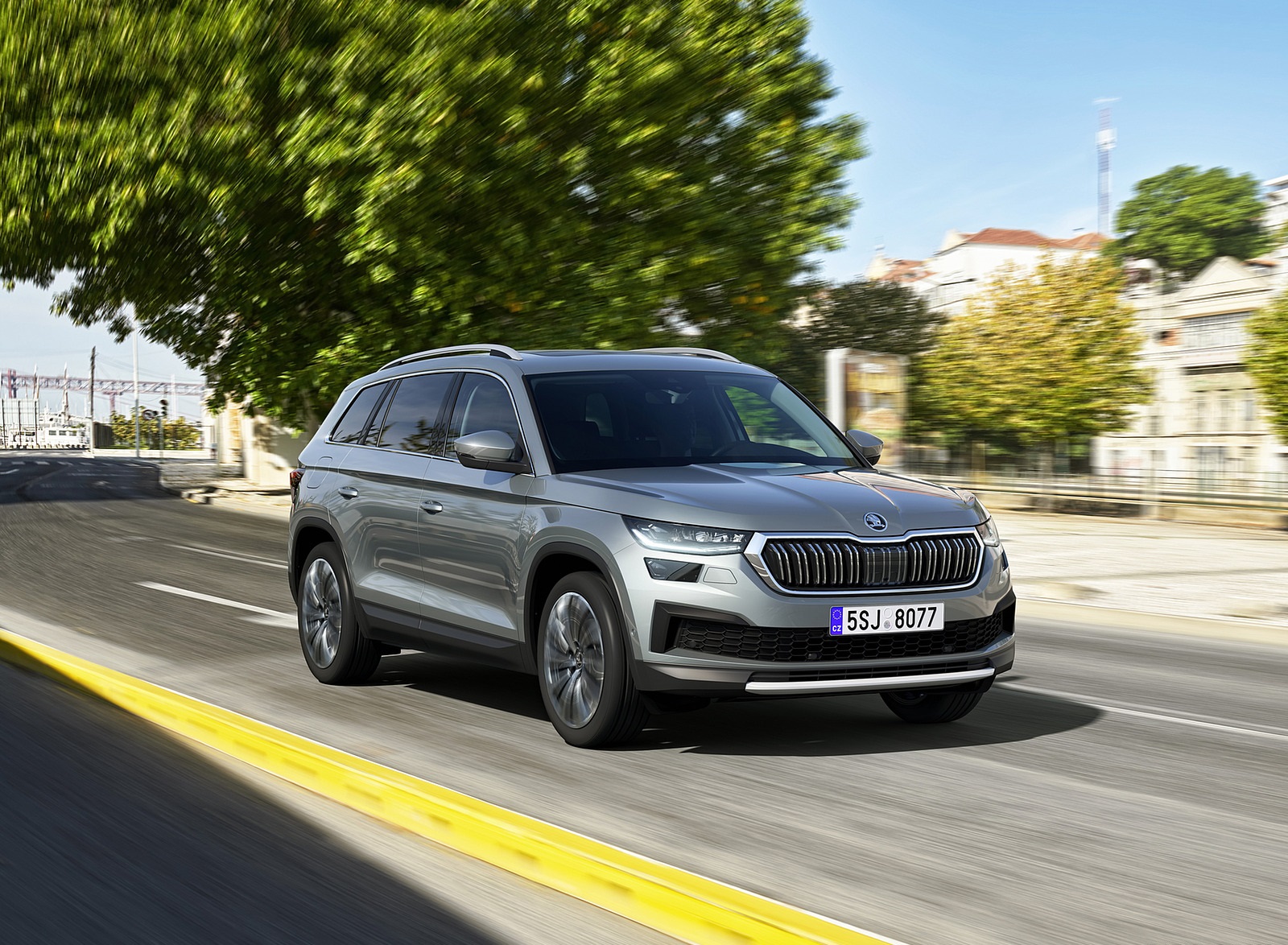 2021 Škoda Kodiaq Front Three-Quarter Wallpapers  (4)