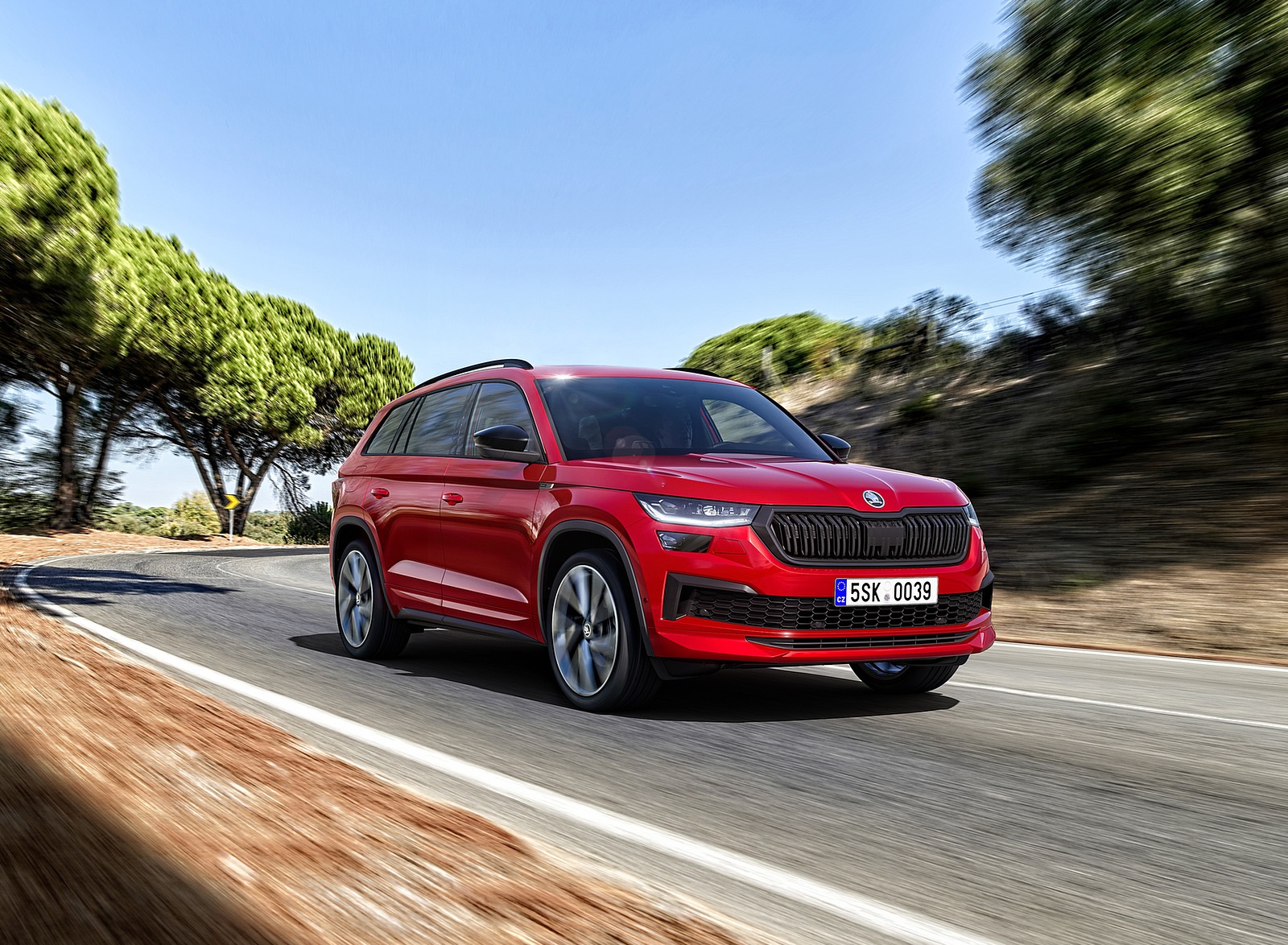 2021 Škoda Kodiaq SPORTLINE Front Three-Quarter Wallpapers (8)