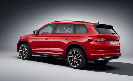 2021 Škoda Kodiaq SPORTLINE Rear Three-Quarter Wallpapers 450x275 (14)