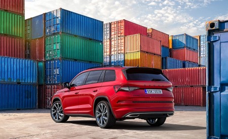 2021 Škoda Kodiaq SPORTLINE Rear Three-Quarter Wallpapers 450x275 (10)