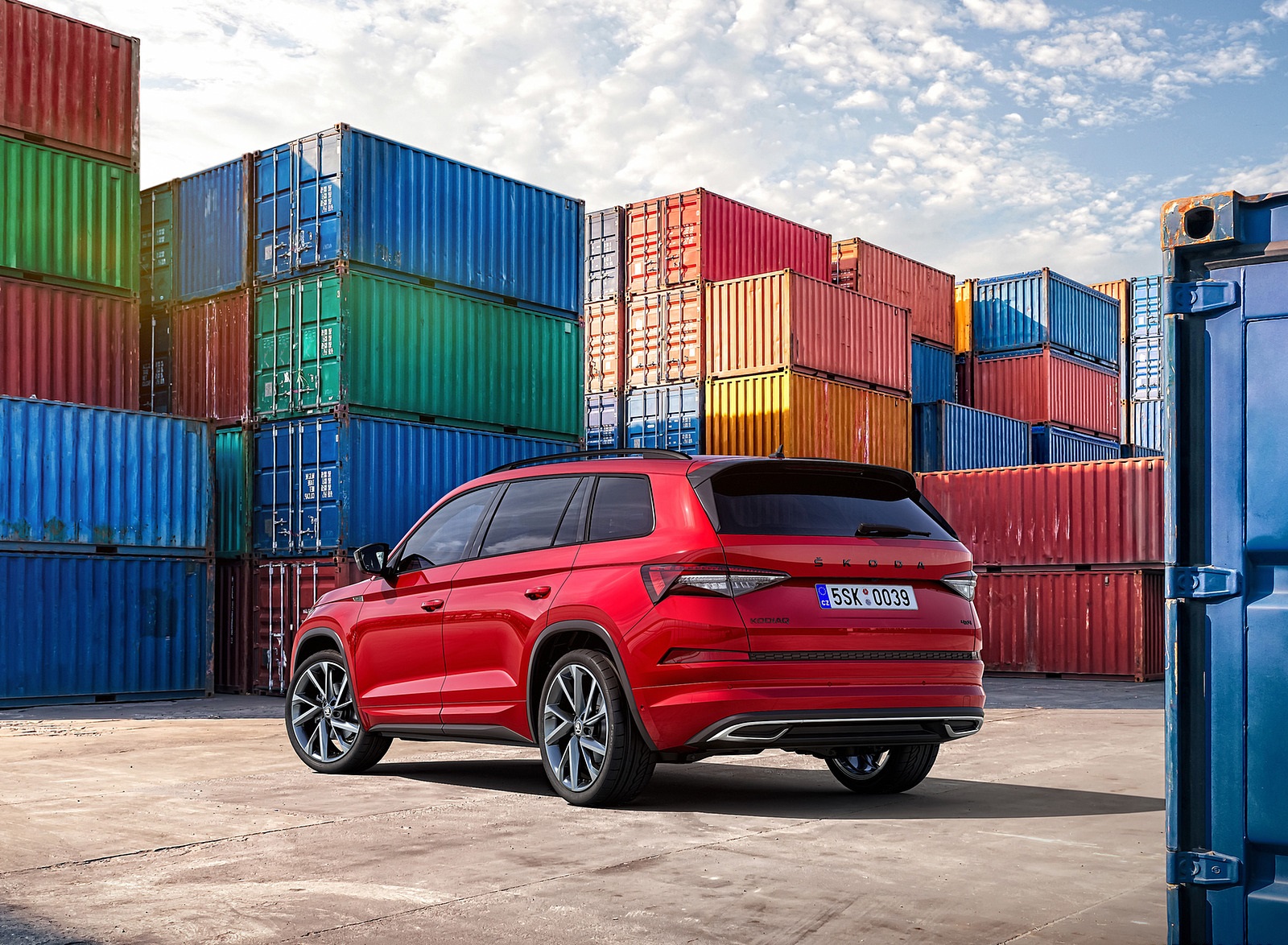 2021 Škoda Kodiaq SPORTLINE Rear Three-Quarter Wallpapers (10)