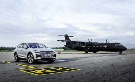 2022 Audi Q4 Sportback e-tron (Color: Florett Silver) Front Three-Quarter Wallpapers  450x275 (13)