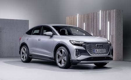 2022 Audi Q4 Sportback e-tron (Color: Florett Silver) Front Three-Quarter Wallpapers  450x275 (90)