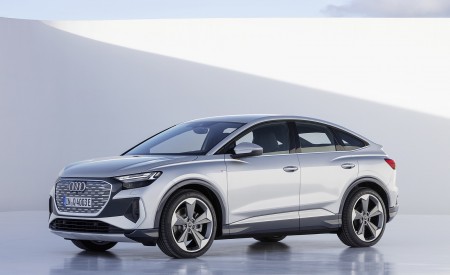 2022 Audi Q4 Sportback e-tron (Color: Florett Silver) Front Three-Quarter Wallpapers  450x275 (84)