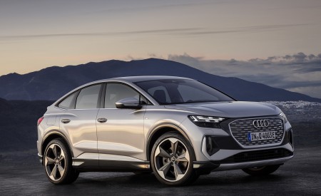 2022 Audi Q4 Sportback e-tron (Color: Florett Silver) Front Three-Quarter Wallpapers  450x275 (80)