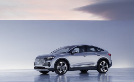 2022 Audi Q4 Sportback e-tron (Color: Florett Silver) Front Three-Quarter Wallpapers  450x275 (85)