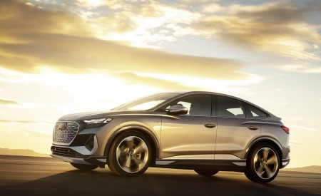 2022 Audi Q4 Sportback e-tron (Color: Florett Silver) Front Three-Quarter Wallpapers 450x275 (81)