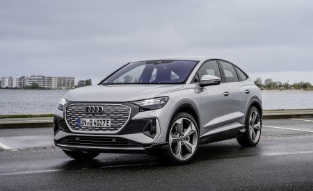 2022 Audi Q4 Sportback e-tron (Color: Florett Silver) Front Three-Quarter Wallpapers 450x275 (11)