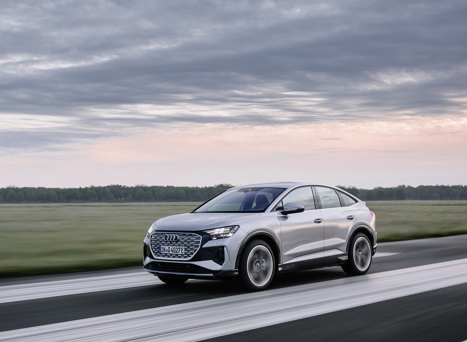 2022 Audi Q4 Sportback e-tron (Color: Florett Silver) Front Three-Quarter Wallpapers (6)