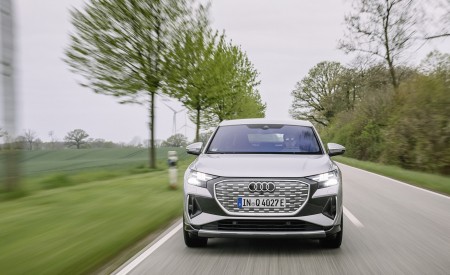 2022 Audi Q4 Sportback e-tron (Color: Florett Silver) Front Wallpapers 450x275 (2)