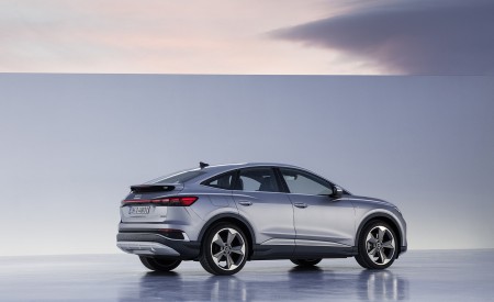2022 Audi Q4 Sportback e-tron (Color: Florett Silver) Rear Three-Quarter Wallpapers  450x275 (87)