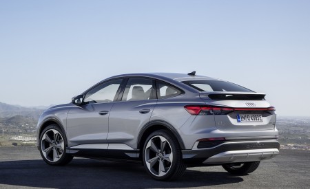 2022 Audi Q4 Sportback e-tron (Color: Florett Silver) Rear Three-Quarter Wallpapers  450x275 (76)