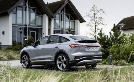 2022 Audi Q4 Sportback e-tron (Color: Florett Silver) Rear Three-Quarter Wallpapers 450x275 (29)