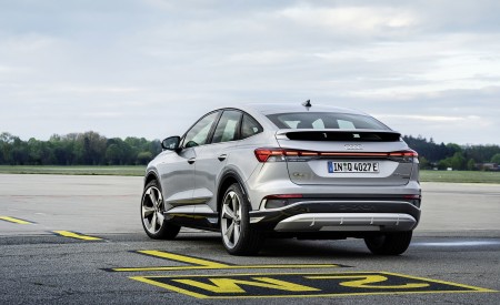 2022 Audi Q4 Sportback e-tron (Color: Florett Silver) Rear Three-Quarter Wallpapers 450x275 (21)