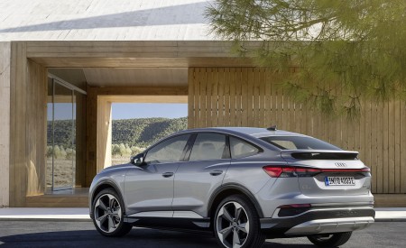 2022 Audi Q4 Sportback e-tron (Color: Florett Silver) Rear Three-Quarter Wallpapers 450x275 (83)