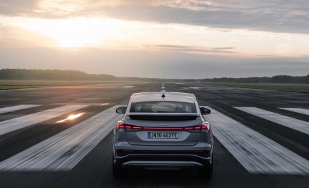 2022 Audi Q4 Sportback e-tron (Color: Florett Silver) Rear Wallpapers  450x275 (8)