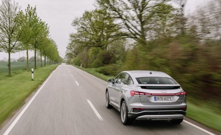 2022 Audi Q4 Sportback e-tron (Color: Florett Silver) Rear Wallpapers 450x275 (5)