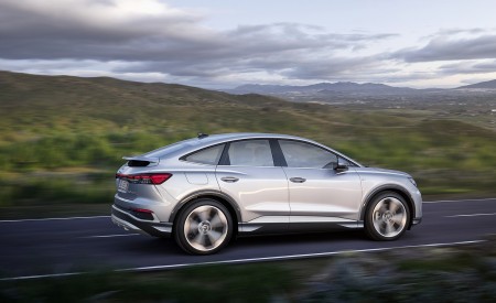 2022 Audi Q4 Sportback e-tron (Color: Florett Silver) Side Wallpapers  450x275 (70)