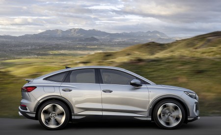 2022 Audi Q4 Sportback e-tron (Color: Florett Silver) Side Wallpapers 450x275 (73)
