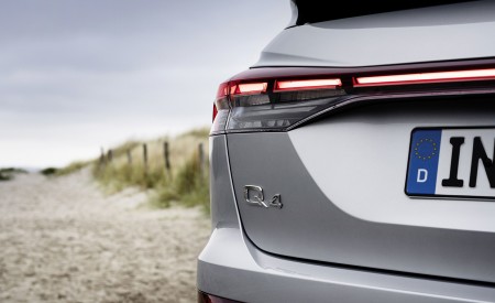 2022 Audi Q4 Sportback e-tron (Color: Florett Silver) Tail Light Wallpapers 450x275 (33)