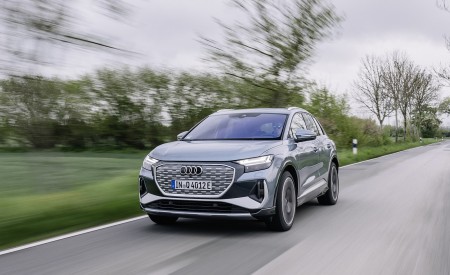 2022 Audi Q4 e-tron (Color: Geyser Blue) Front Three-Quarter Wallpapers 450x275 (7)