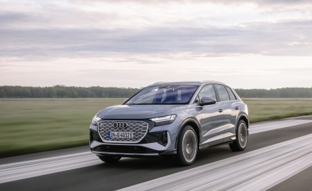 2022 Audi Q4 e-tron (Color: Geyser Blue) Front Three-Quarter Wallpapers 450x275 (3)