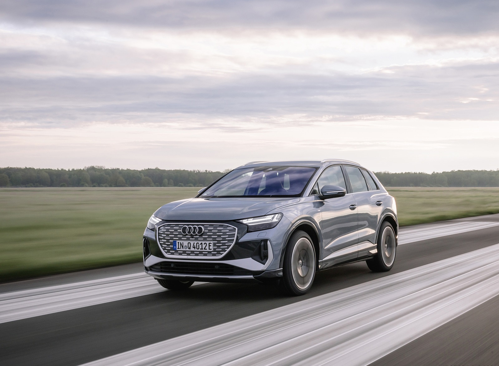 2022 Audi Q4 e-tron (Color: Geyser Blue) Front Three-Quarter Wallpapers (3)